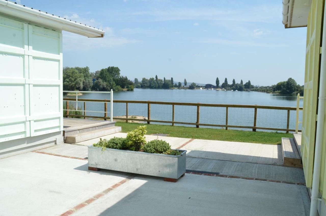 Premium Lake Lodges ชิชิสเตอร์ ภายนอก รูปภาพ